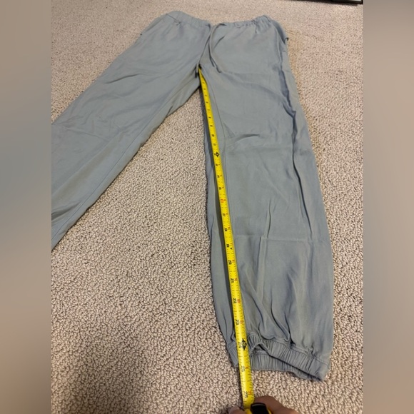 LULULEMON ESSENTIAL AFFINITY MID RISE JOGGER SIZE 2 - Picture 2 of 9